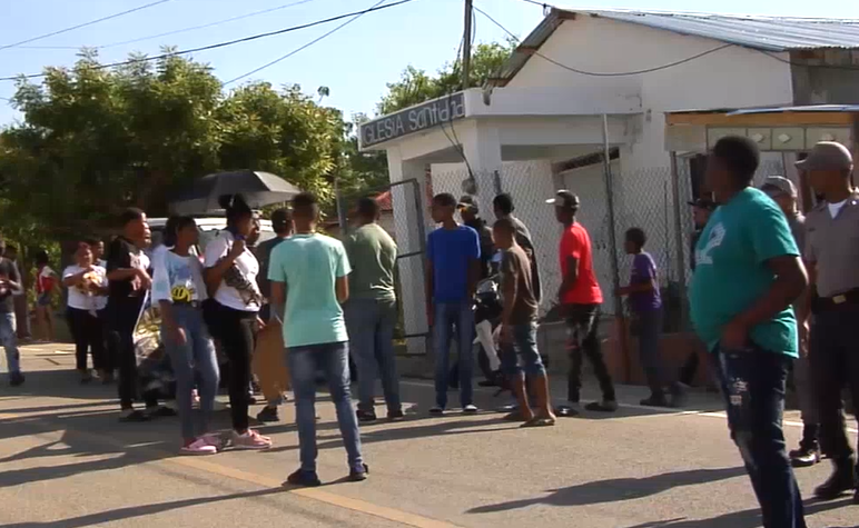protestan-en-demanda-de-terminacion-de-liceo-con-al-menos-13-anos-en-construccion