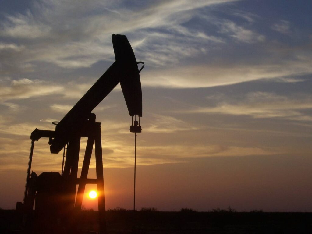 el-petroleo-de-texas-baja-un-1,2-%-y-cierra-en-70,04-dolares-el-barril