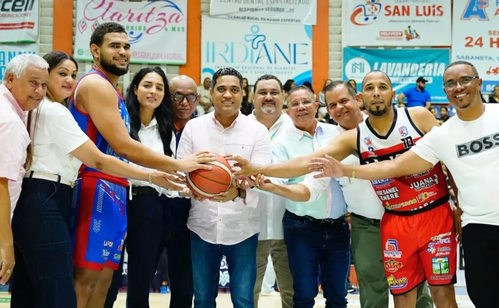 kelvin-cruz-anuncia-reparacion-multiuso-santiago-rodriguez