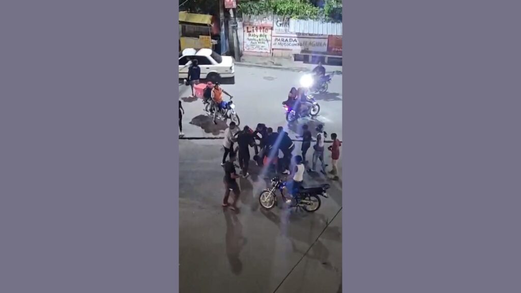 video:-ciudadanos-viven-con-temor-por-“juegos”-encapuchados-con-pistolas-de-bolitas