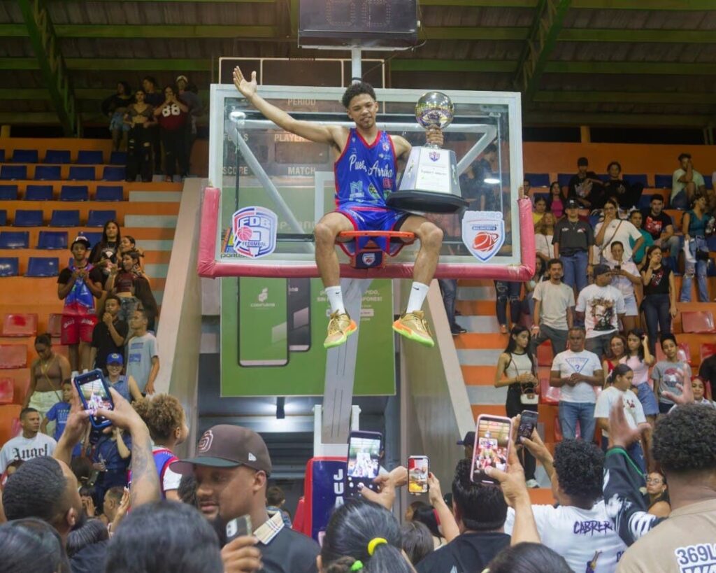 pueblo-arriba-campeon-basket-santiago-rodriguez