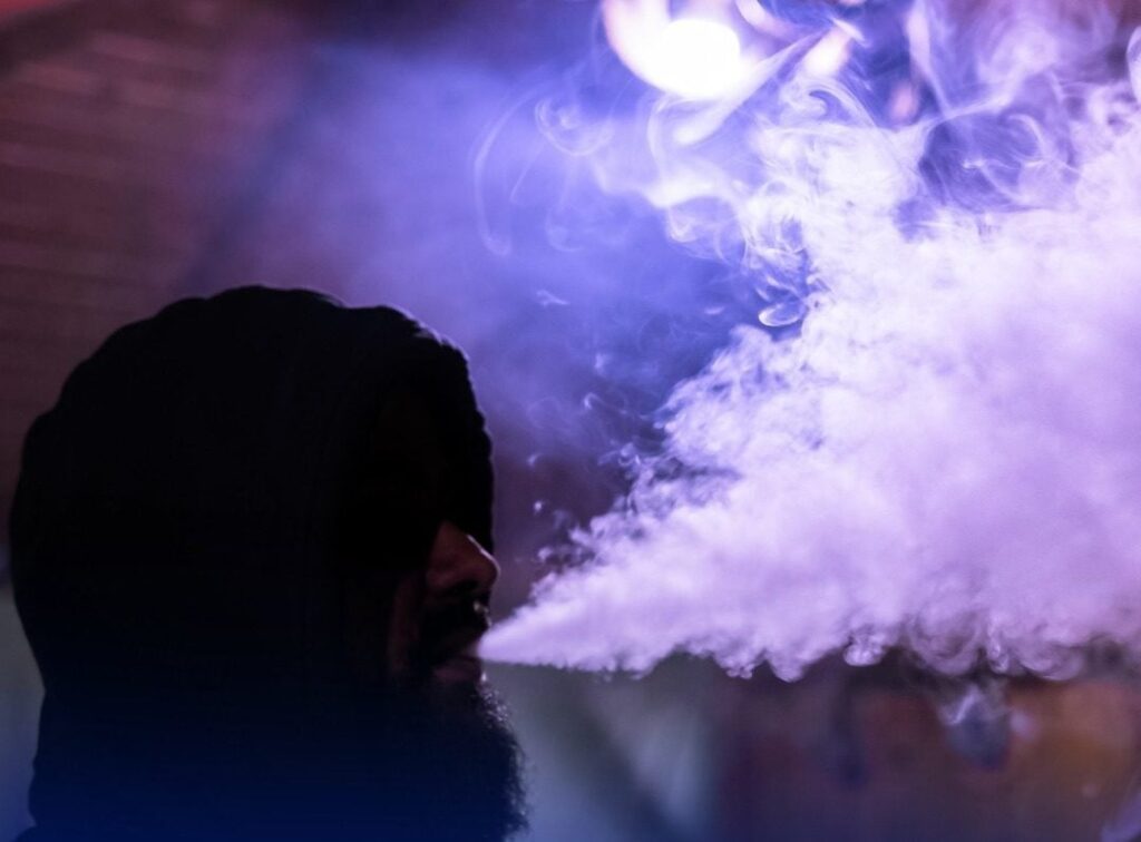 joven-muere-tras-complicaciones-asociadas-al-uso-de-vaper-y-hookah-en-hato-mayor