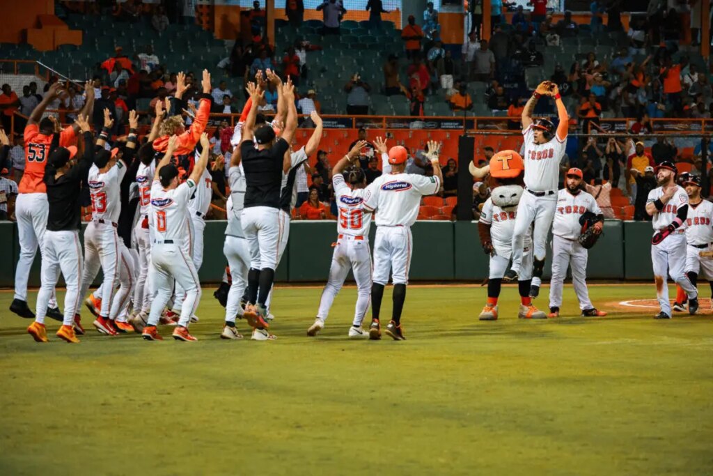 toros-ganan-y-sacan-ventaja-sobre-aguilas-en-la-carrera-por-el-ultimo-pase-a-la-final