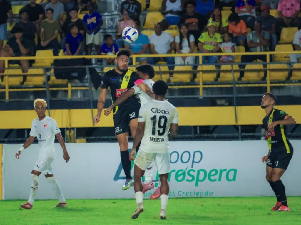 moca-fc-es-lider-solitario-del-futbol-dominicano,-tras-triunfo-ante-cibao-fc