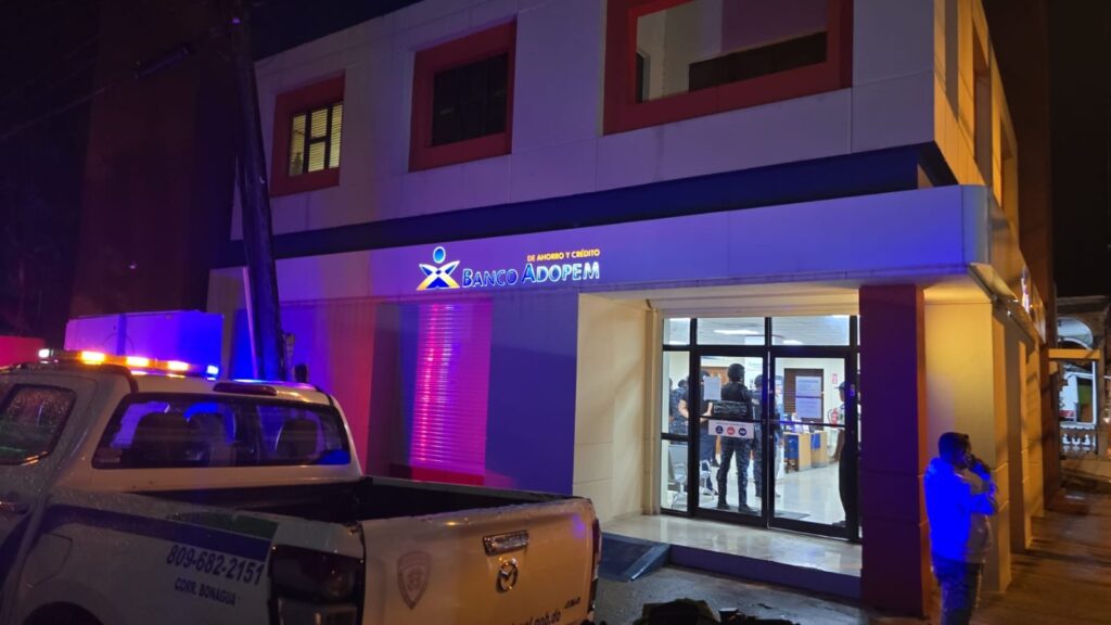 video:-policia-nacional-investiga-intento-de-robo-en-sucursal-bancaria-de-la-vega
