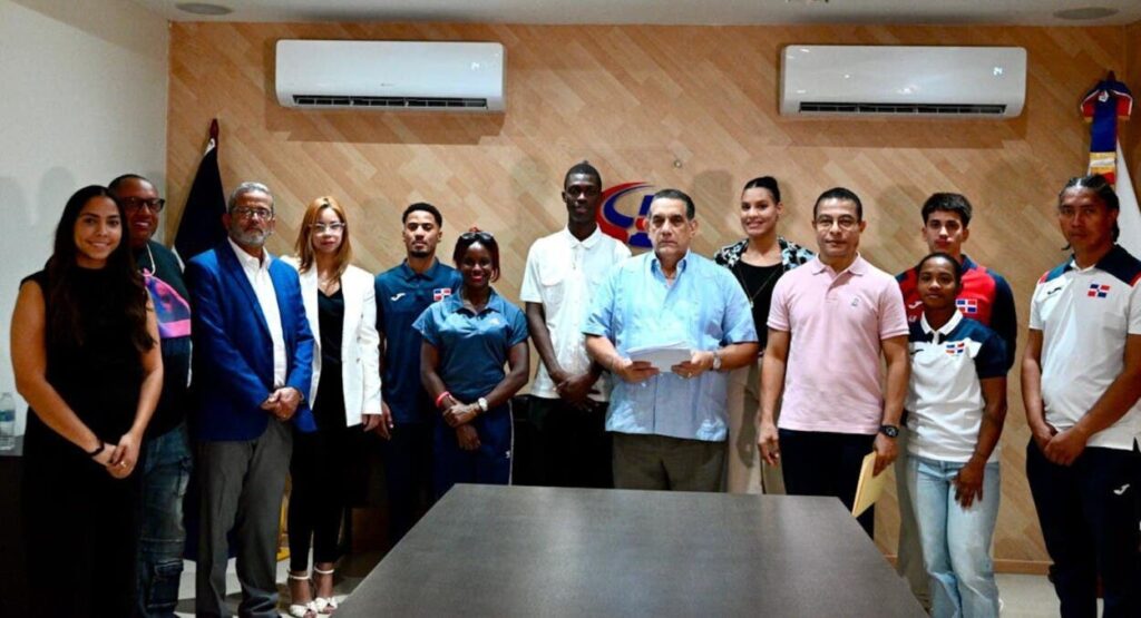 chanlatte-entrega-becas-olimpicas
