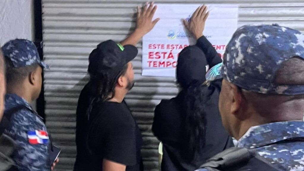 golpe-al-ruido:-policia-y-coba-intervienen-negocio-por-contaminacion-sonica-en-sdn