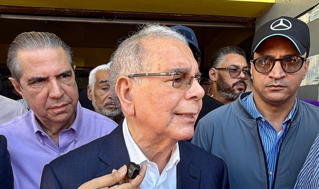 danilo-medina-anuncia-reorganizacion-del-pld-y-consulta-interna-para-candidato
