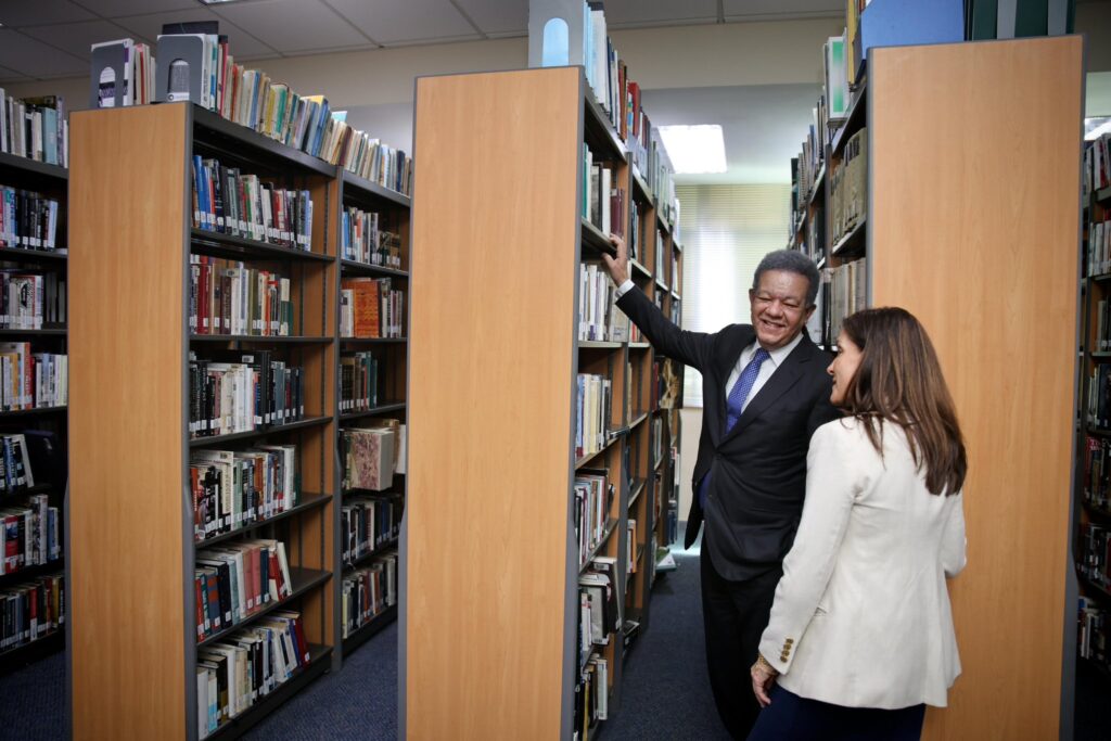 embajadora-de-estados-unidos-visita-a-leonel-fernandez-en-funglode