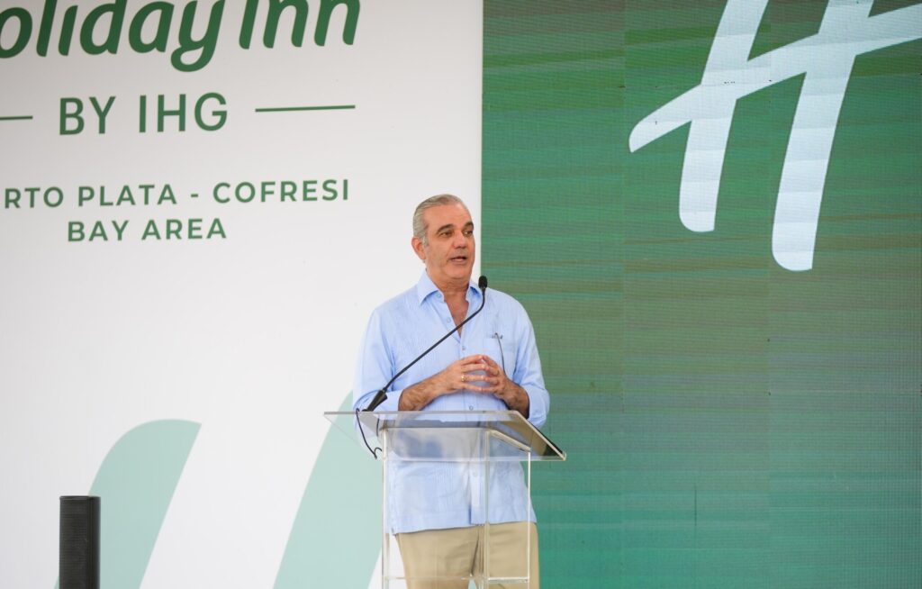 abinader-anuncia-licitacion-de-la-carretera-del-ambar-para-marzo