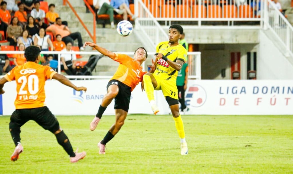 cibao-fc-lidera-la-lucha-por-semifinales-junto-a-salcedo-y-delfines