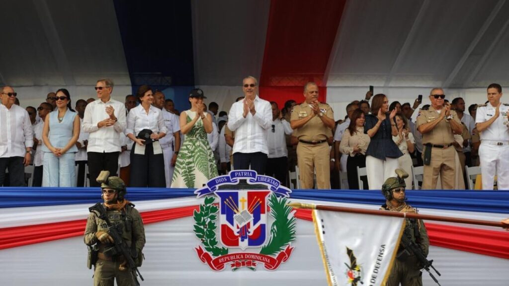 desfile-militar-y-policial-demuestra-capacidad-y-modernizacion-de-las-fuerzas-del-orden
