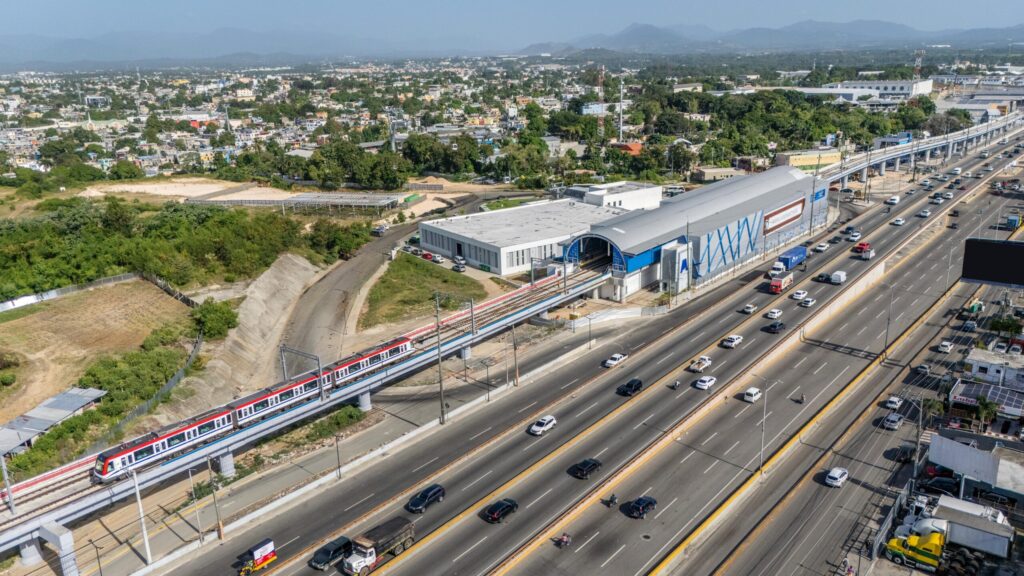 confusion-entre-usuarios-por-horario-de-la-linea-2c-del-metro-de-los-alcarrizos