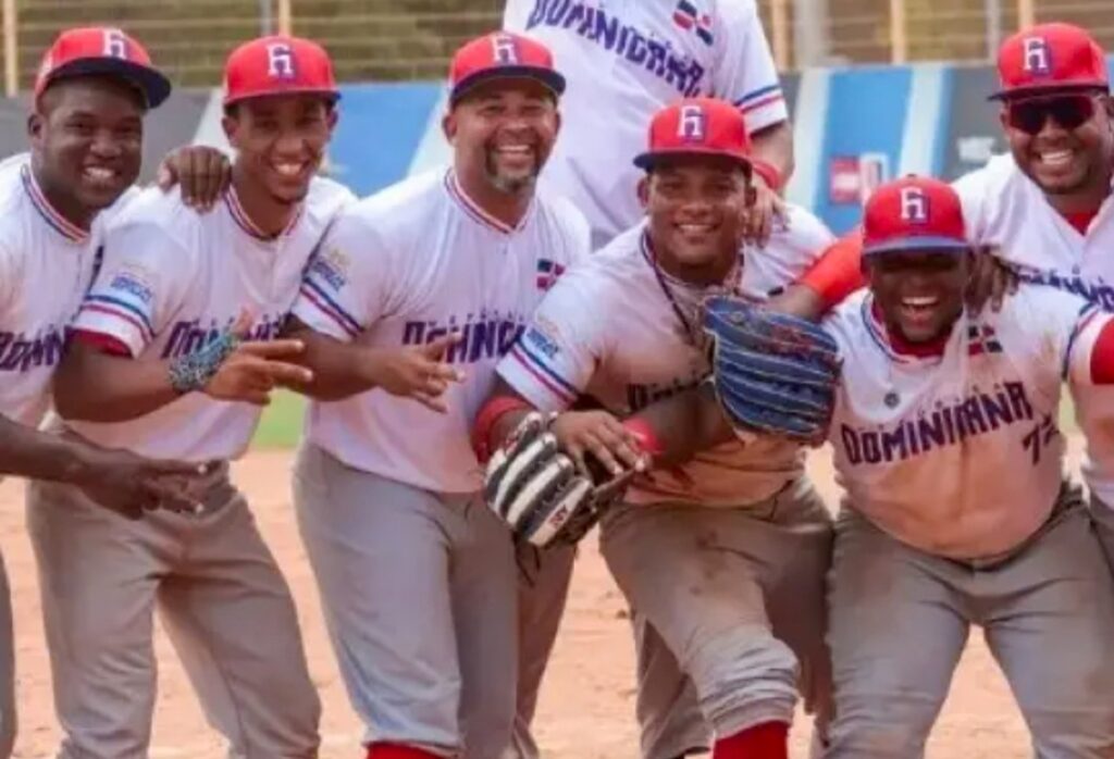 el-seleccionado-dominicano-de-softbol-masculino-vencio-a-canada-y-cuba-para-clasificar-a-los-juegos-panamericanos-de -lima,-peru.