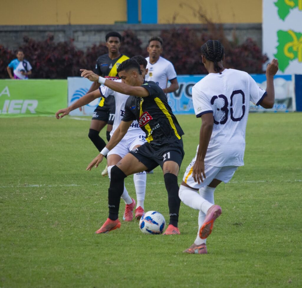moca-y-pantoja-empatan-2-2-en-futbol-dominicano-de-la-ldf
