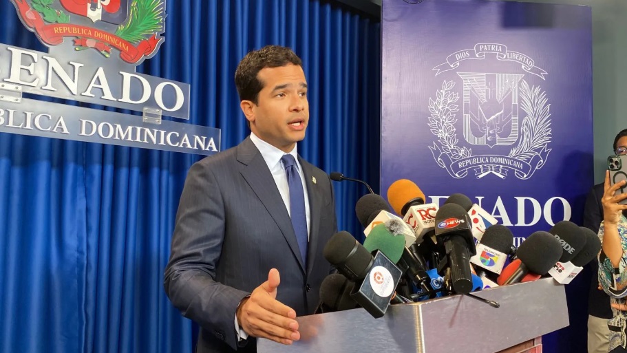 omar-fernandez-reintroduce-proyecto-que-elimina-pago-de-anticipos-por-mipymes-y-otros-10-proyectos
