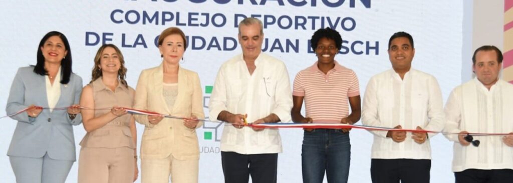 luis-abinader-motiva-auge-del-deporte-femenino