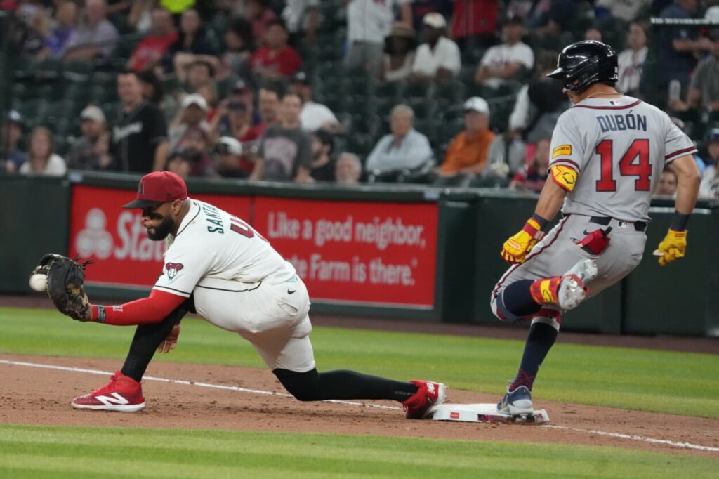 ¡palo-y-palo!-los-bravos-arrollan-a-los-diamondbacks-con-un-17-2-impresionante