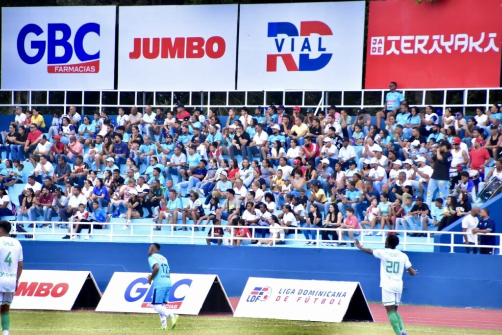 salcedo-fc-se-clasifica-a-semifinal-del-futbol-dominicano-tras-vencer-a-o&m