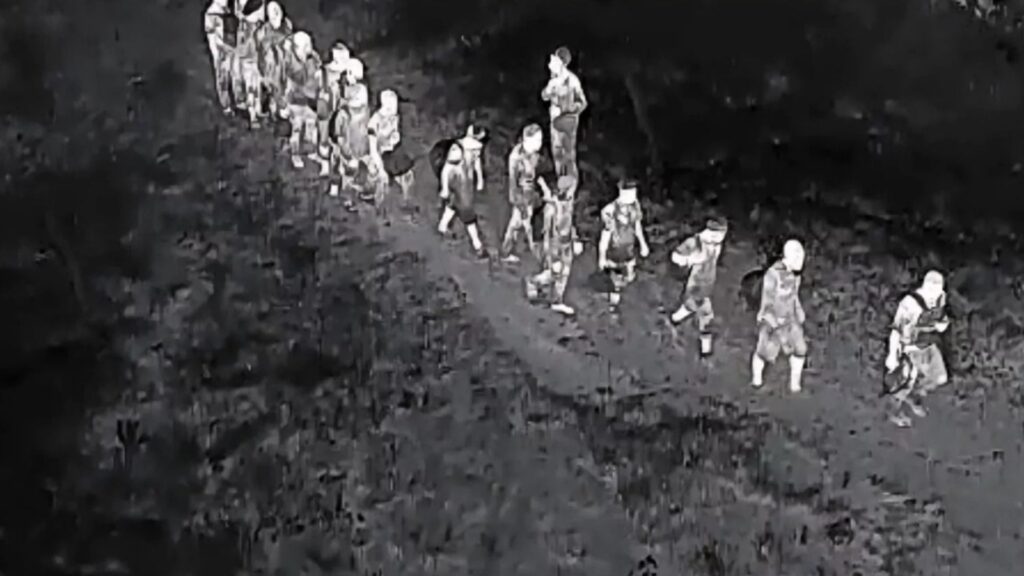 video:-con-unidad-de-drones,-detienen-28-haitianos-ilegales-en-dajabon
