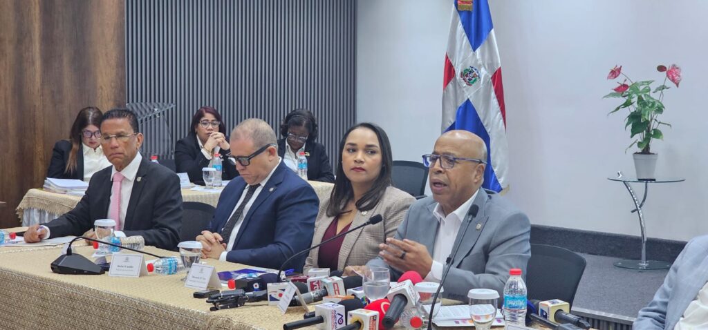 pacheco-busca-agilizar-agenda-legislativa-y-advierte-posibles-sustituciones-en-comisiones