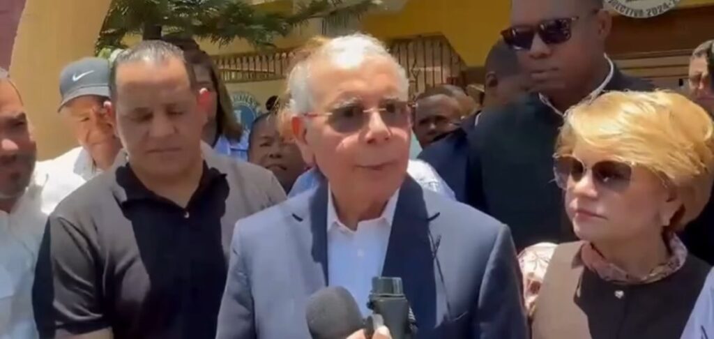 danilo-medina-descarta-alianzas-y-advierte:-“el-pld-no-se-entregara-a-quienes-intentaron-destruirlo”