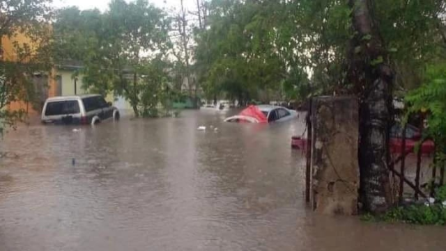 video:-lluvias-provocan-desbordamientos-e-incomunican-la-carretera-hato-mayor–el-seibo