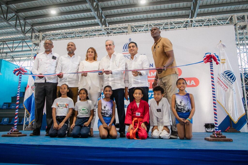 abinader-entrega-pabellones-remozados-en-la-romana