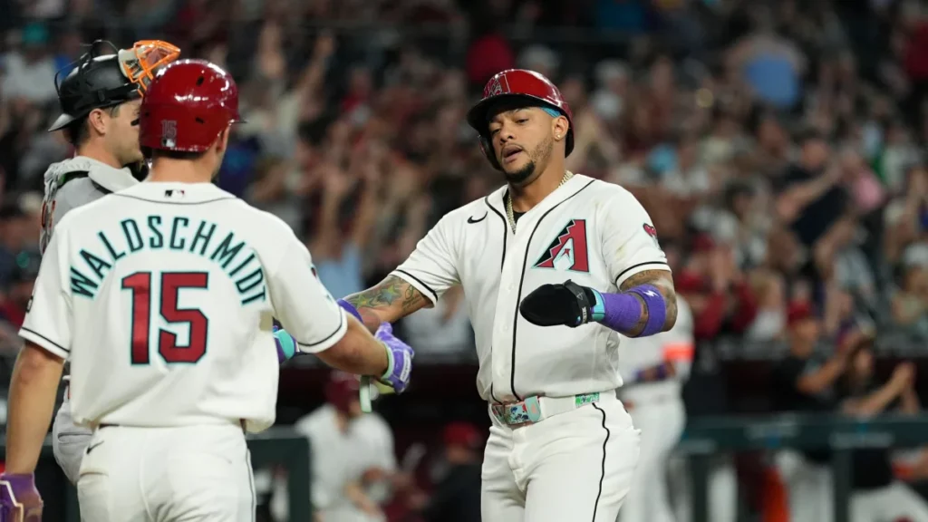 ketel-marte-y-geraldo-perdomo-lideran-a-los-diamondbacks-a-una-victoria-de-6-3