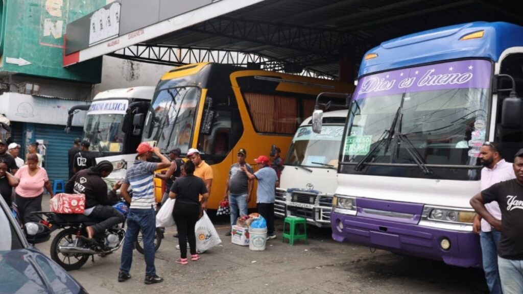 suben-tarifas-de-autobuses:-pasajeros-enfrentan-nuevos-desafios