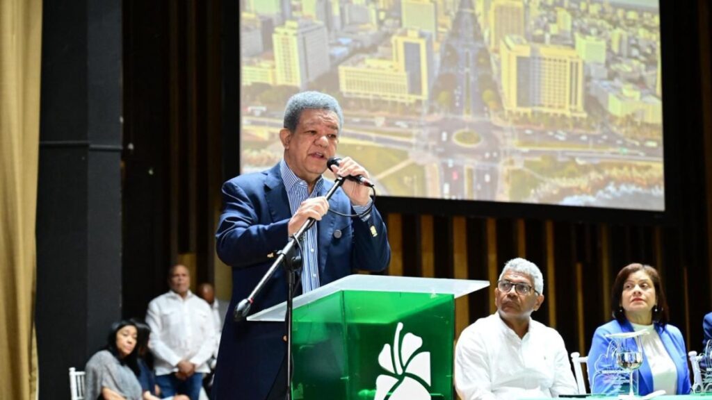 «la-vision-no-la-tienen»:-leonel-fernandez-arremete-contra-el-prm-y-traza-su-ruta-hacia-el-2028
