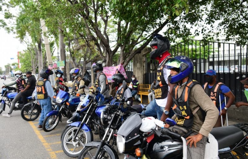 motoconchistas-respaldan-operativo-de-fiscalizacion-en-paradas-del-gran-santo-domingo