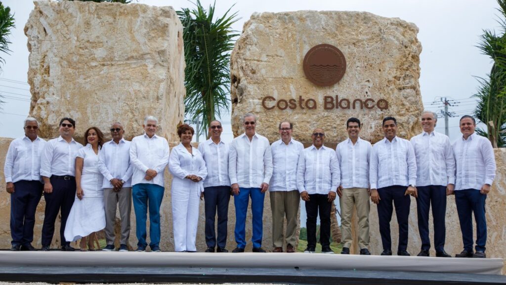 abinader-presenta-plan-para-relanzar-boca-chica-como-polo-turistico-y-economico