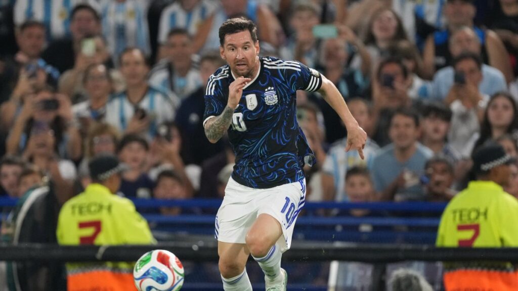 argentina-va-al-mundial-con-messi-al-frente:-scaloni-convoca-a-17-campeones-vigentes