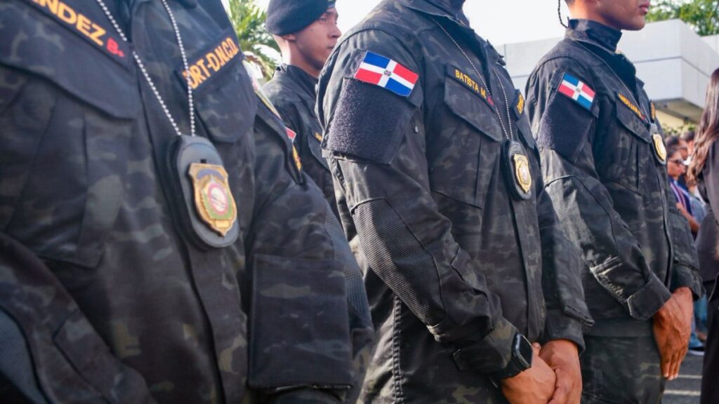 abinader-asciende-a-634-agentes-de-la-dncd-en-su-38-aniversario