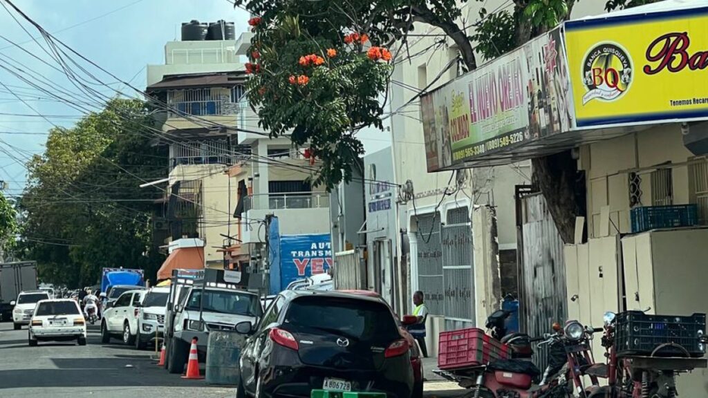 ¿un-barrio-sin-ley?-el-ensanche-la-fe-se-convierte-en-un-«secuestro-vial»-donde-caminar-es-un-acto-de-supervivencia