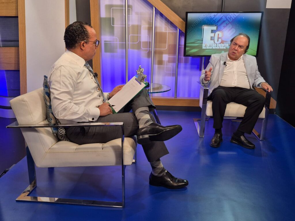 vinicio-castillo:-“danilo-iba-ser-quitado-de-presidente-pld-y-francisco-javier-lo-salvo;-quiere-repetir-a-gonzalo;-lf-podria-colarse”