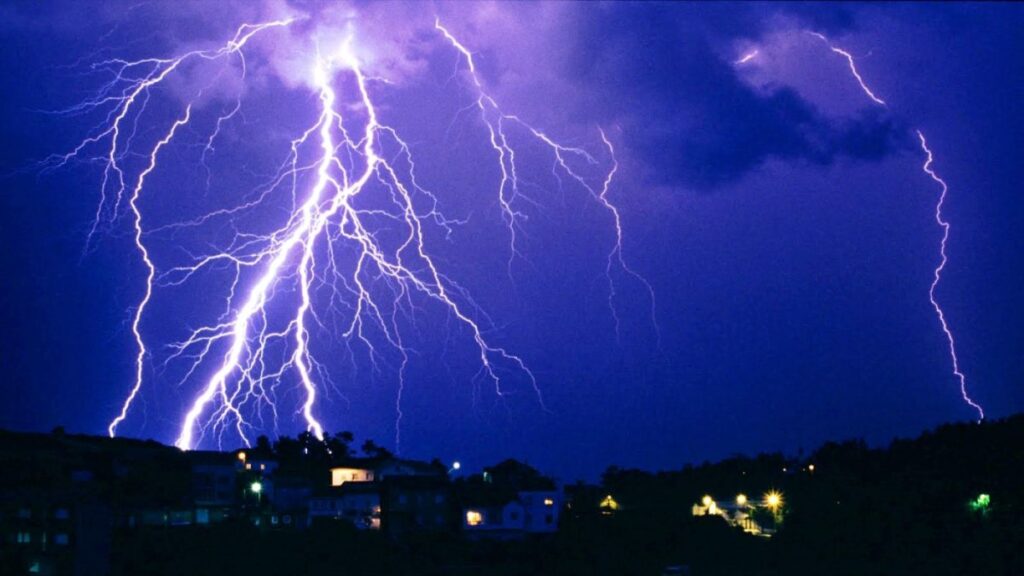 aguaceros-y-tormentas-electricas-ocurriran-en-12-provincias-por-vaguada-y-onda-tropical