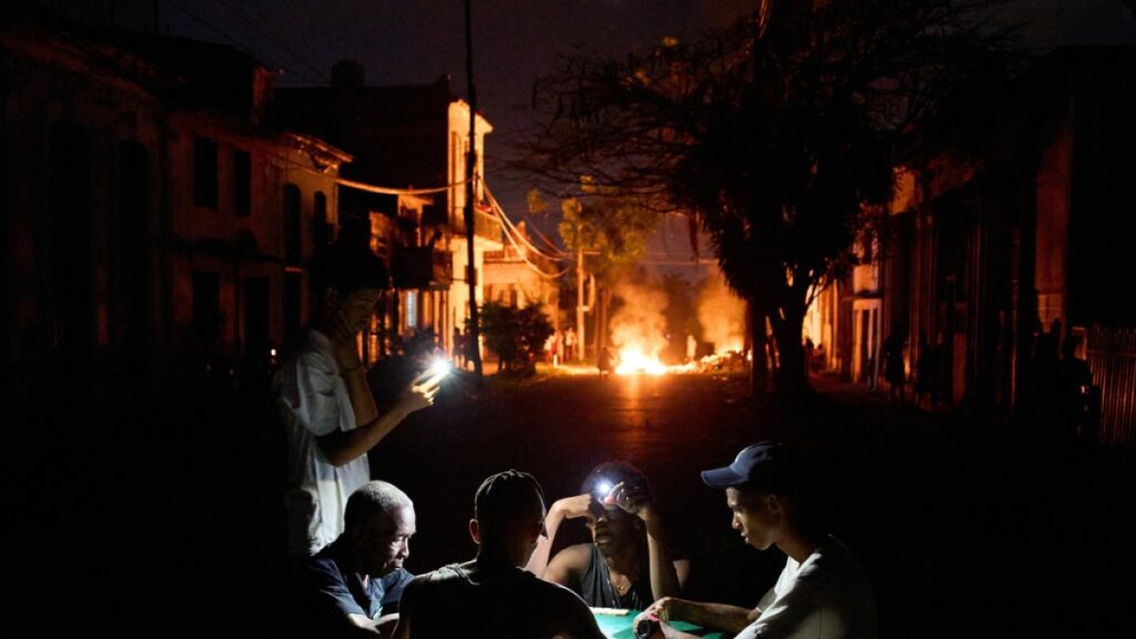 cuba-en-la-oscuridad:-apagones-alcanzan-el-68%-del-sistema-electrico-en-pleno-verano