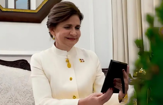 reportaje-vicepresidenta-raquel-pena-se-pone-a-tono-con-el-saber-y-revela-estudiara-inteligencia-artificial