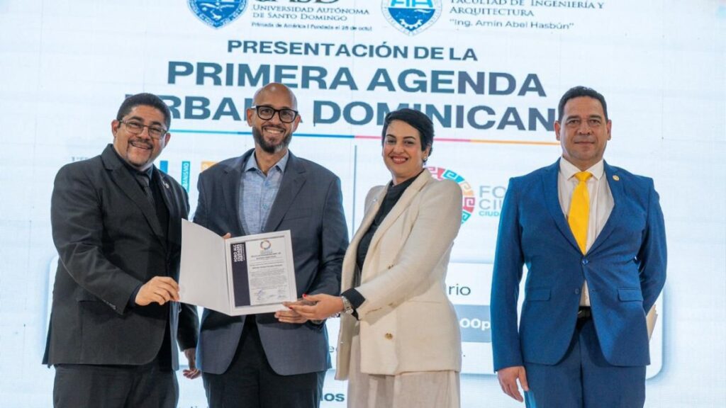 alcalde-de-nagua-es-reconocido-por-su-aporte-al-crecimiento-urbano-y-social-del-municipio