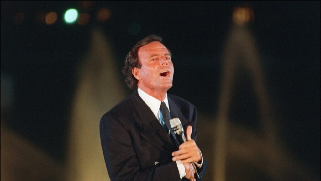 julio-iglesias-se-solidariza-con-venezuela-y-dice-que-su-carino-«sigue-intacto»