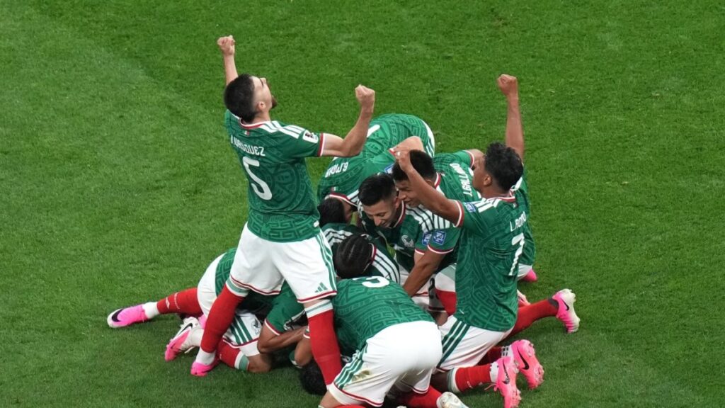 mexico-rompe-sequia-de-40-anos-y-pasa-a-octavos-de-final-tras-derrotar-a-ecuador