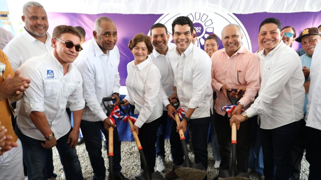 wellington-arnaud-inicia-ampliacion-redes-de-distribucion-del-acueducto-multiple-de-bani