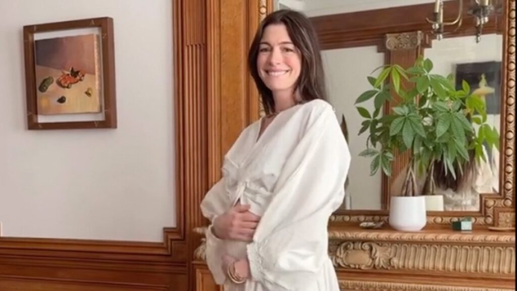 anne-hathaway-rechazo-protagonizar-ligeramente-embarazada