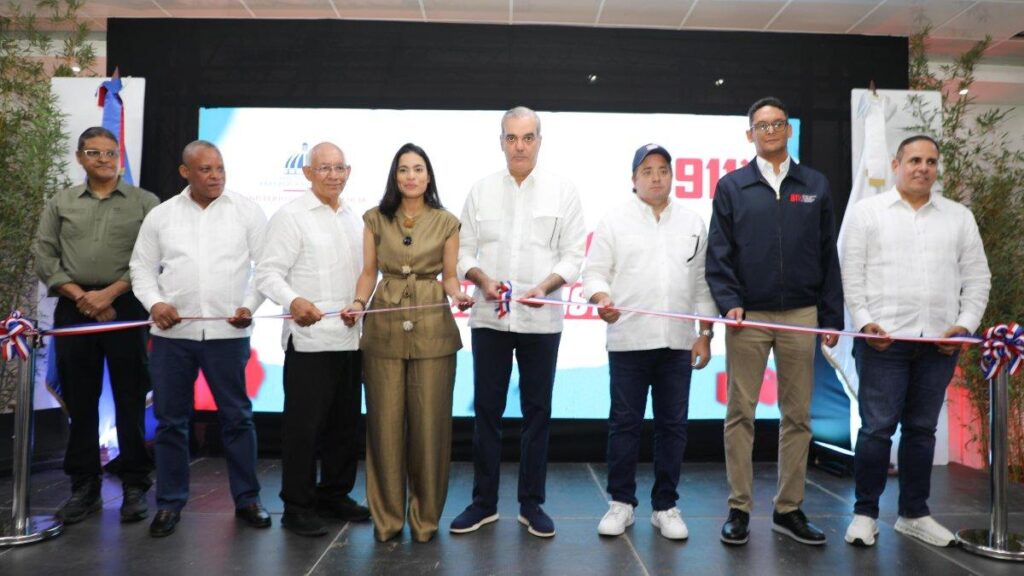 abinader-despliega-jornada-de-obras-en-montecristi-con-911,-carreteras,-hospital-y-titulos-de-propiedad