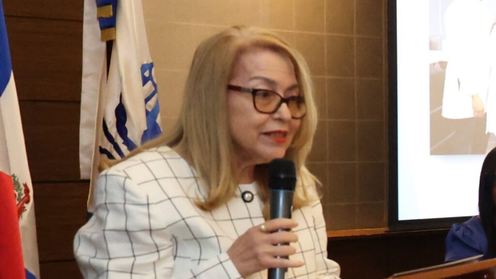 liga-dominicana-contra-el-cancer-entrega-al-pais-11-nuevos-oncologos-especializados