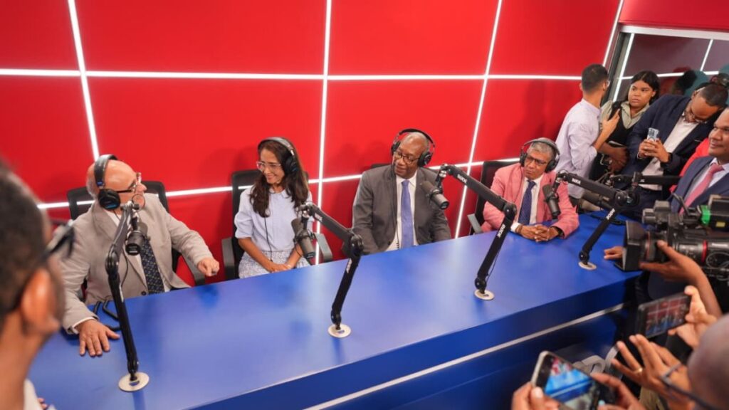 uasd-inaugura-estudio-de-television-y-una-cabina-de-radio-y-podcast