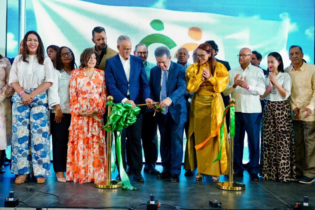 la-fuerza-del-pueblo-crece-porque-“interpreta-las-aspiraciones”-de-los-dominicanos,-asegura-leonel-fernandez-al-inaugurar-la-casa-de-convergencia-ciudadana