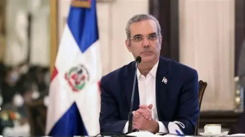 abinader-se-observa-solo-ante-presion-social,-mientras-el-«mute»-se-apodera-de-funcionarios